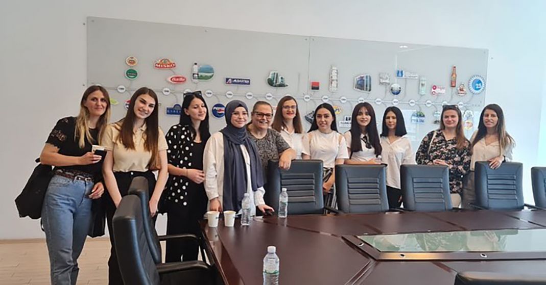 Studentët e PR dhe Komunikim Marketingu zhvilluan një vizitë tek “Agna Goup”