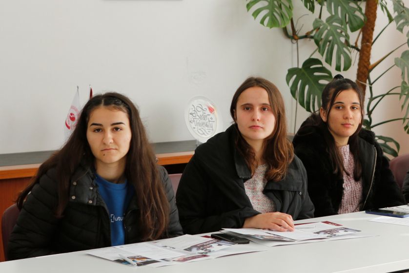 Nxënëset e Medresesë së Elbasanit vizitojnë Kolegjin Universitar Bedër