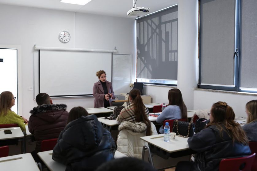 Albana Muçaj ndan eksperiencën e saj në biznes me studentët e PR-it